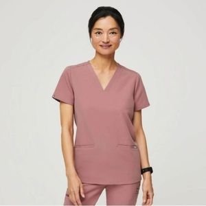 Figs Mineral Mauve Casma Three-Pocket Scrub Top. Size: XXL